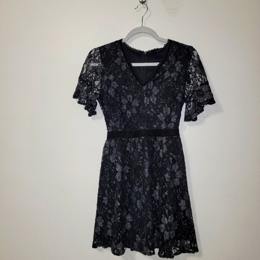 💙 Francesca's Blu Pepper black vintage velvet silver lace Vneck dress